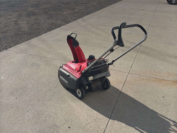 honda-hs35-snow-blower-image-4
