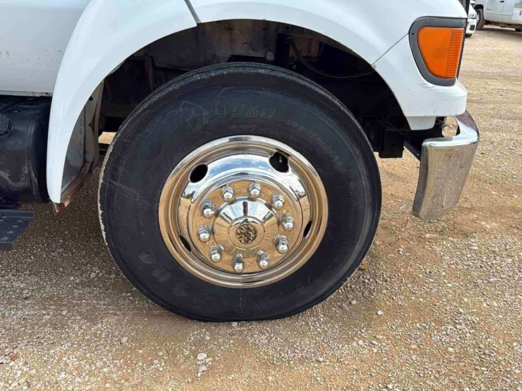2005-ford-f650-image-12