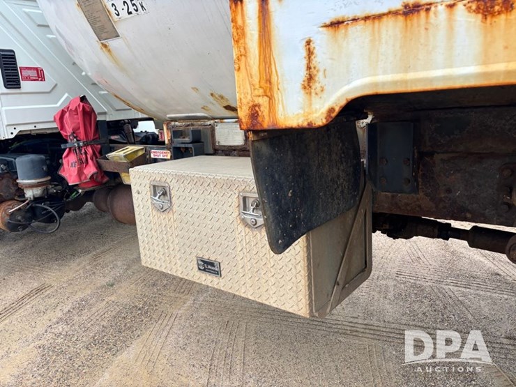 2013-international-durastar-4400-image-56