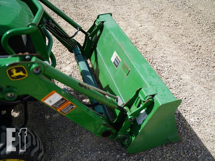 2018-john-deere-1025r-image-11