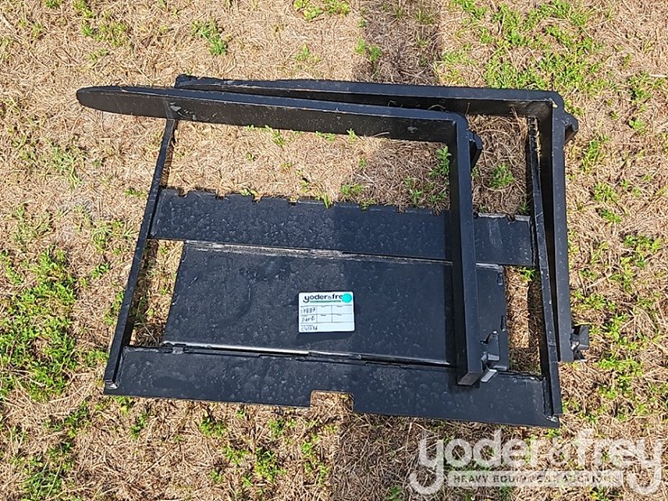 unused-2025-giyi-forks-to-suit-skidsteer-image-5
