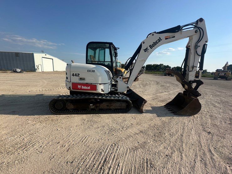 2009-bobcat-442e-image-4