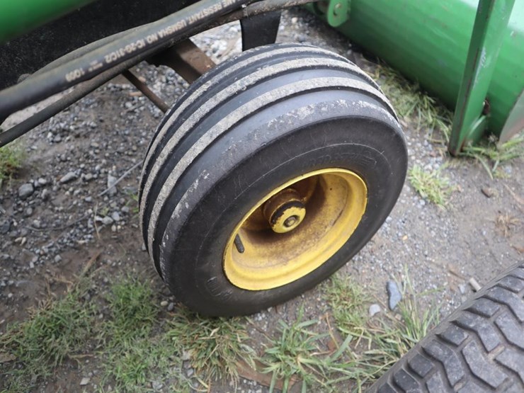 john-deere-300-image-11