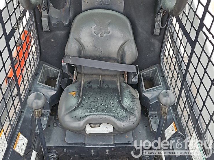 2020-bobcat-t595-image-23