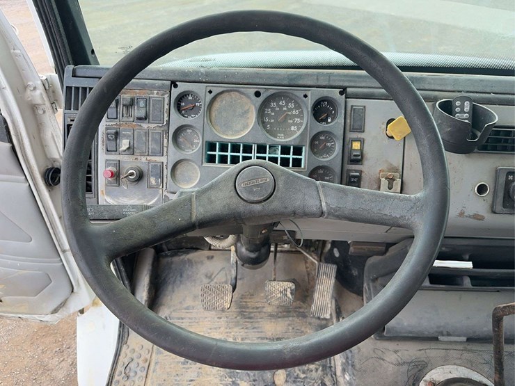freightliner-fl70-image-45