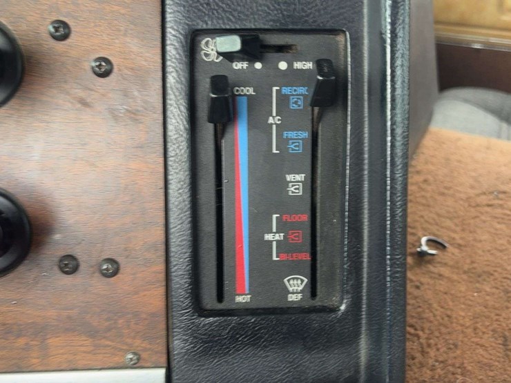 1997-peterbilt-362-image-39