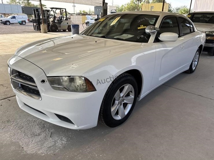 2013-dodge-charger-se-sdn-image-4