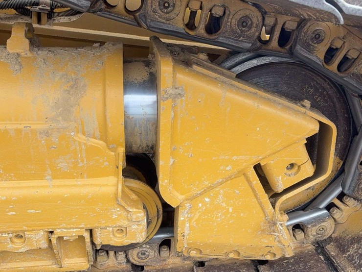2013-cat-dgn-lgp-dozer-image-16