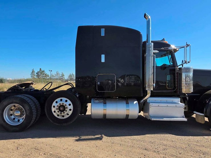 peterbilt-389-image-13
