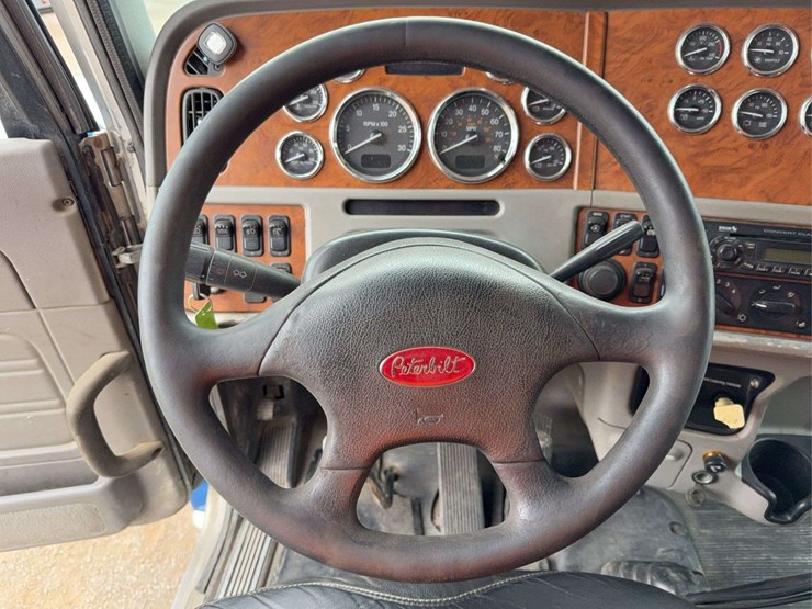 2008-peterbilt-388-image-53