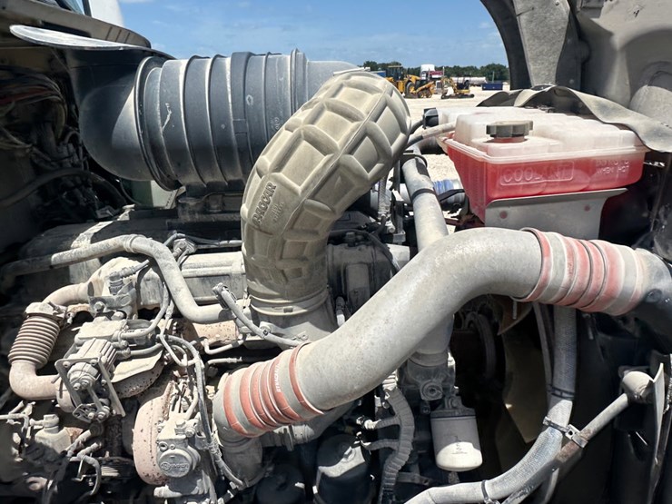 2016-kenworth-t660-image-10