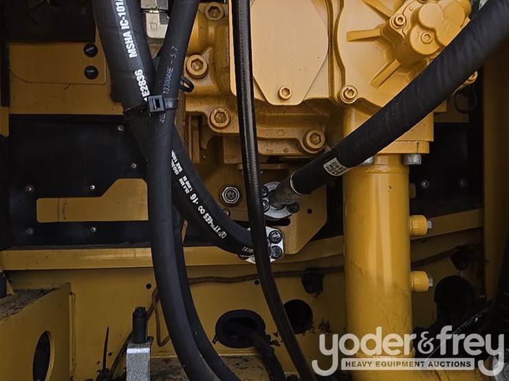 2021-caterpillar-349-image-57