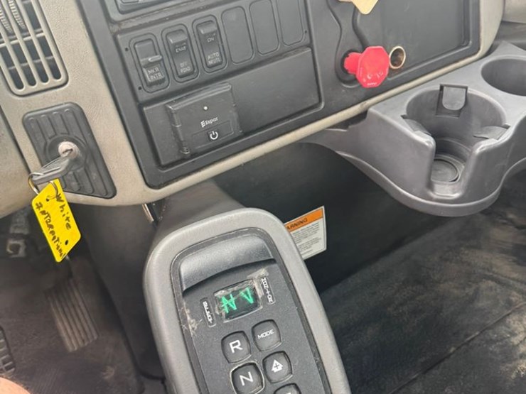 2013-international-durastar-4400-image-13