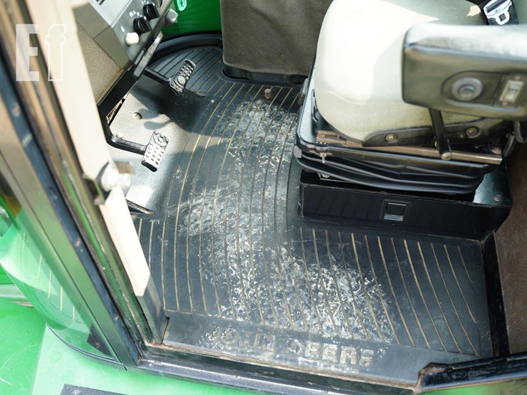 1993-john-deere-8570-image-32