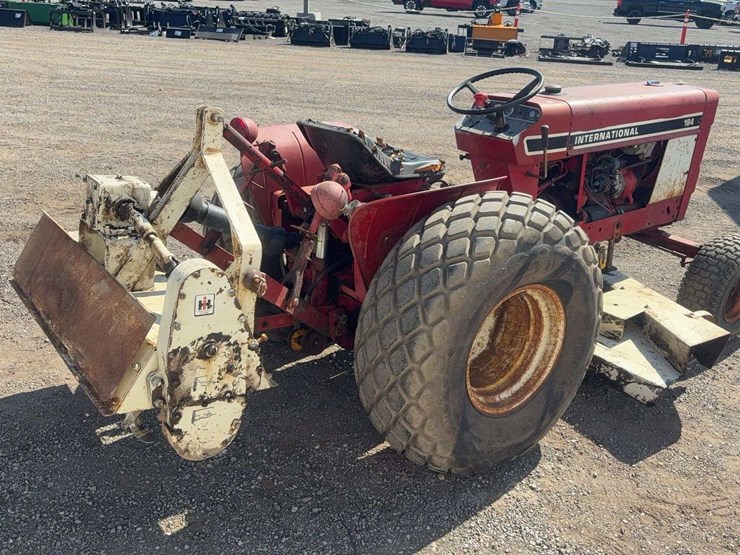 interntional-184-2wd-tractor-image-3