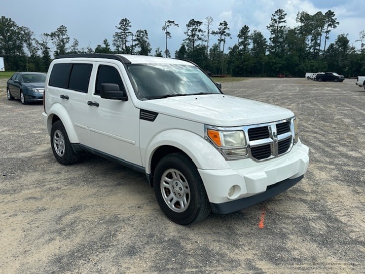 2010-dodge-nitro-image-2