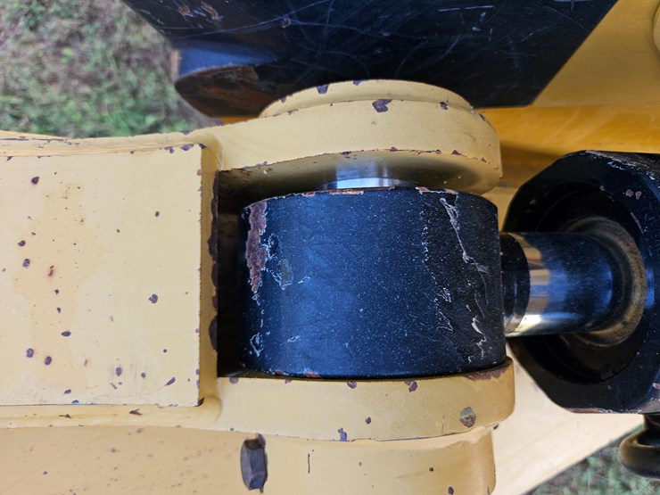 2014-caterpillar-953d-image-108