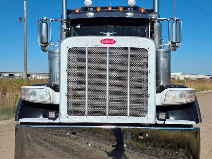 2009-peterbilt-389-image-8