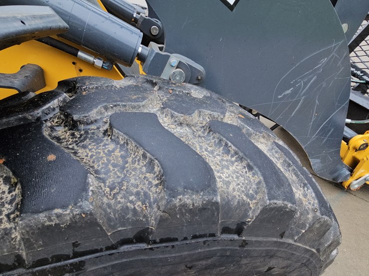 #17574-•-2024-deere-324-wheel-loader-image-75