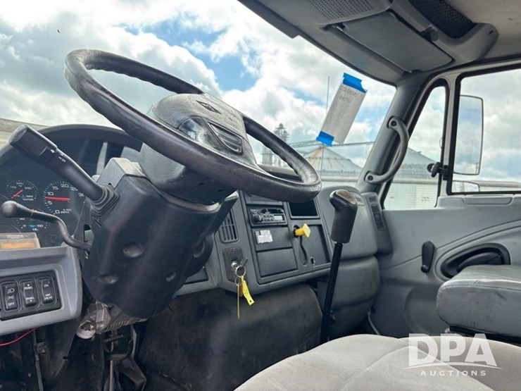 2007-international-durastar-4300-image-44