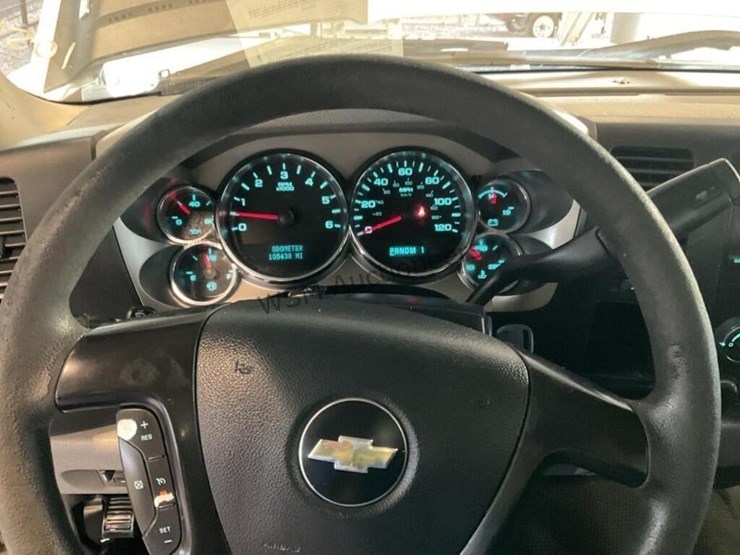 2013-chevrolet-silverado-3500hd-image-18