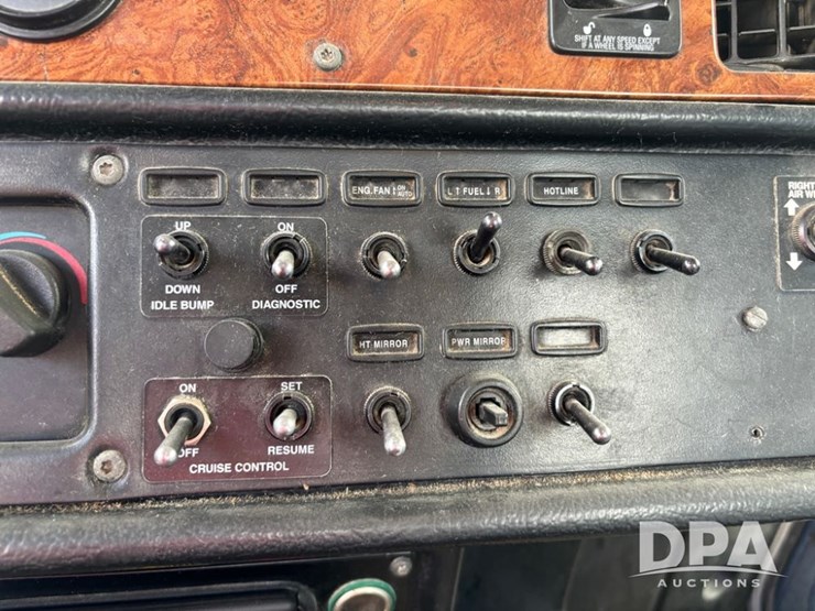 2002-peterbilt-379-image-69