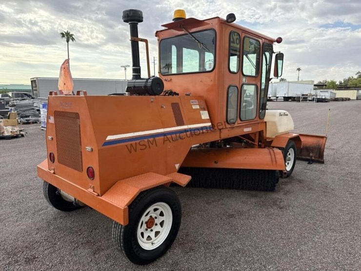 broce-crt350-sweeper-image-5