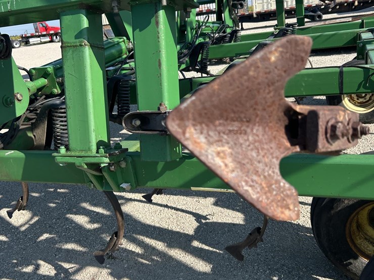 2004-john-deere-2210-image-7