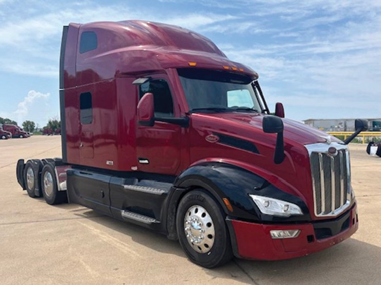 2023-peterbilt-579-image-1
