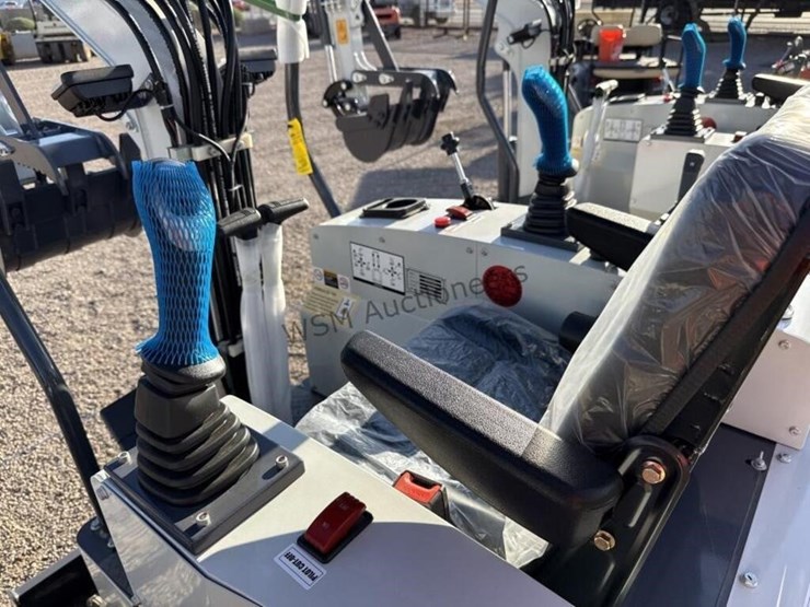 battler-et15h-mini-excavator-image-11