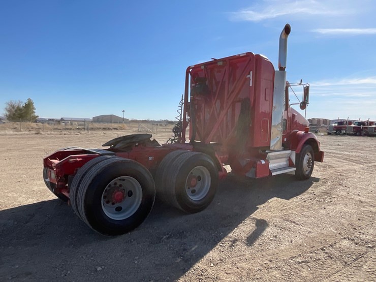 2011-kenworth-t800-image-4