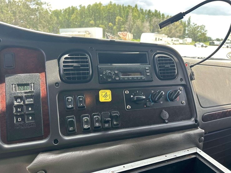 2009-freightliner-m2-106-medtec-ambulance-image-15