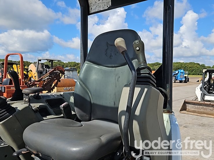 2017-bobcat-e32-image-29