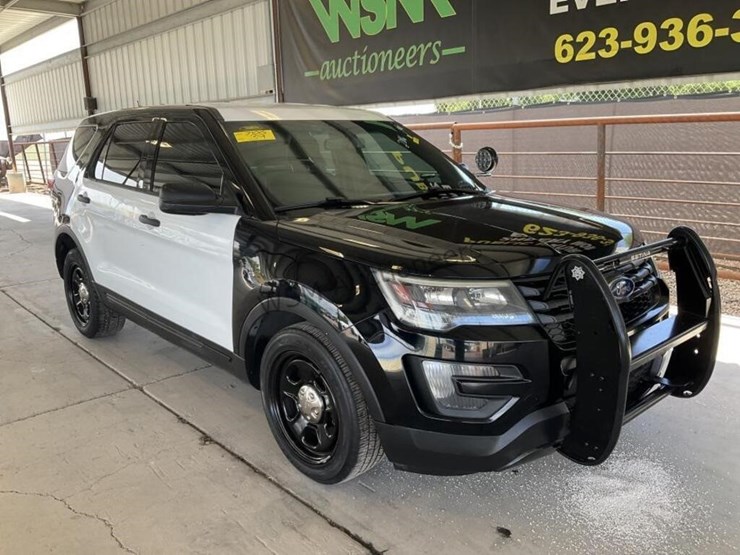 2016-ford-explorer-image-2