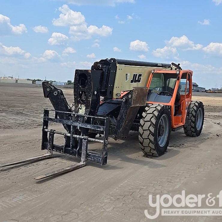 2019 JLG 1055