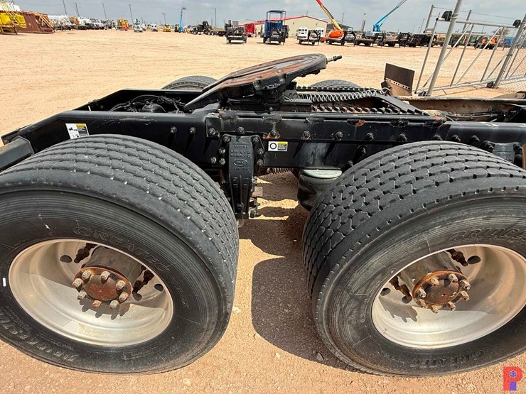 2013-peterbilt-388-image-4