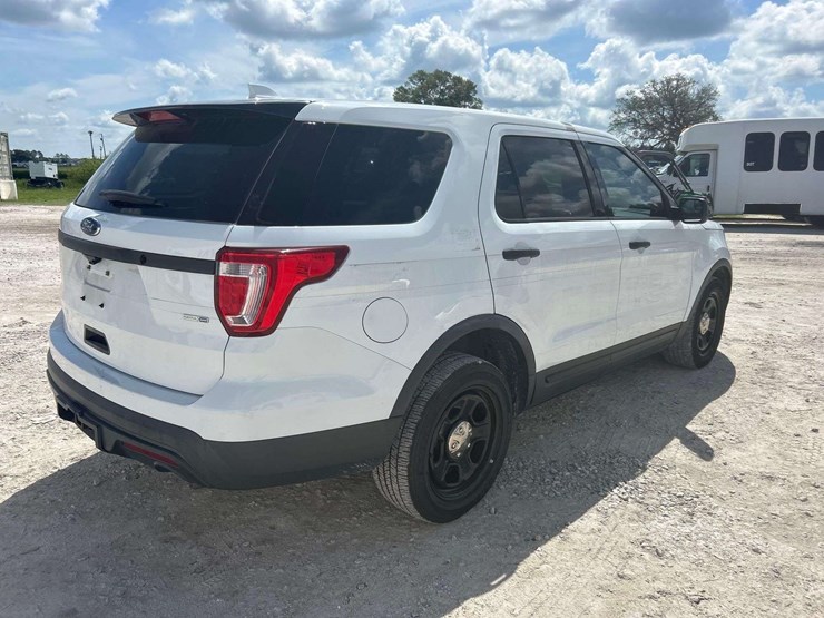 2017-ford-explorer-image-3
