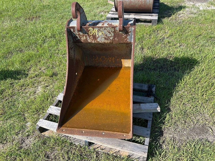 2020-gp-equipment-24in-excavator-bucket-image-7
