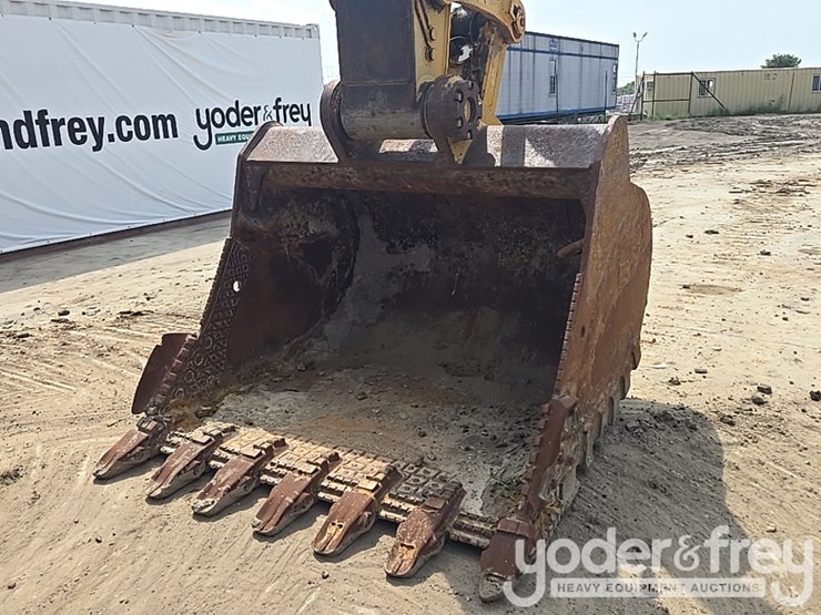 2021-caterpillar-349-image-10