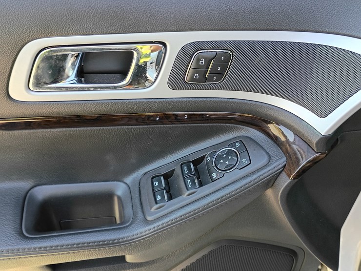 2013-ford-explorer-image-81