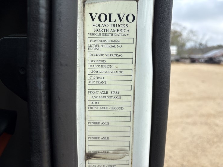 #78680-•-2014-volvo-vnm-truck-tractor-image-36