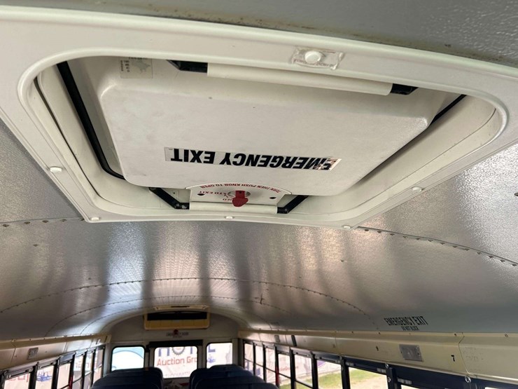 2004-ic-corporation-3000ic-school-bus-image-15