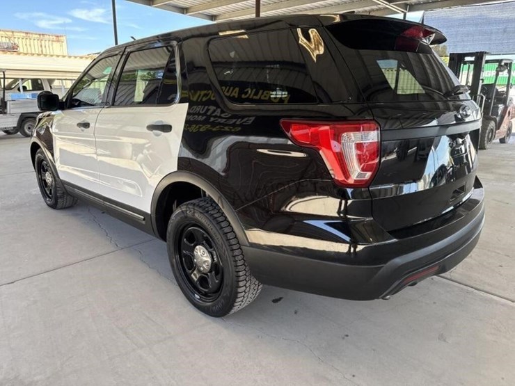 2016-ford-explorer-image-5