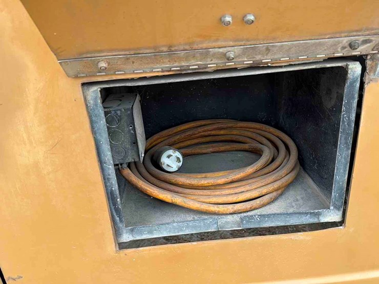 2011-freightliner-m2-image-13