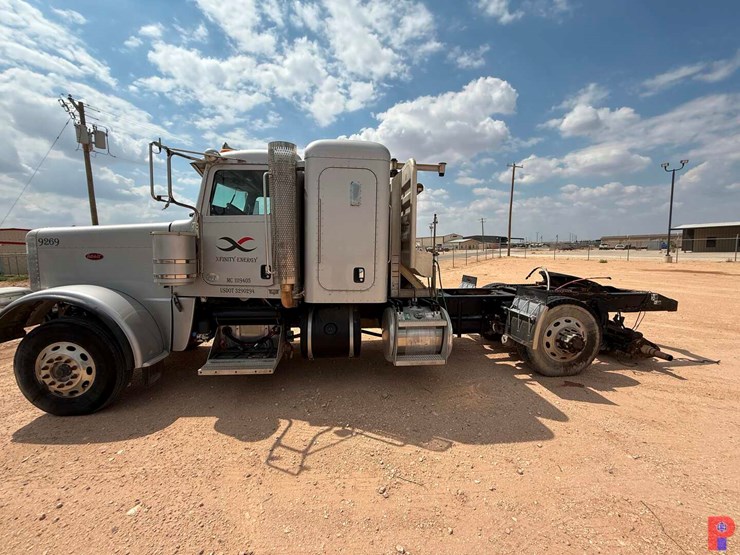 2013-peterbilt-388-image-8
