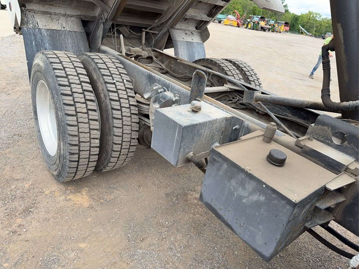 2001-kenworth-t300-image-20