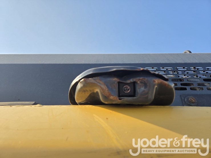 2022-deere-130g-image-49