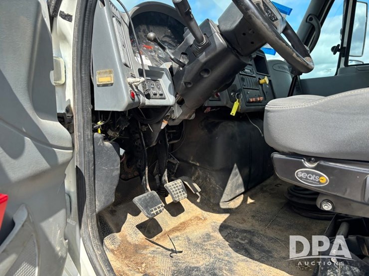 2007-international-durastar-4300-image-55