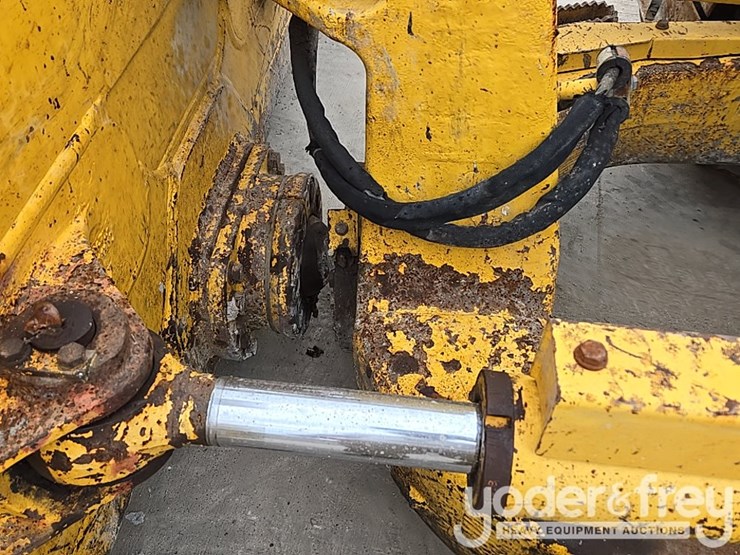 2020-komatsu-d61px-24-image-30