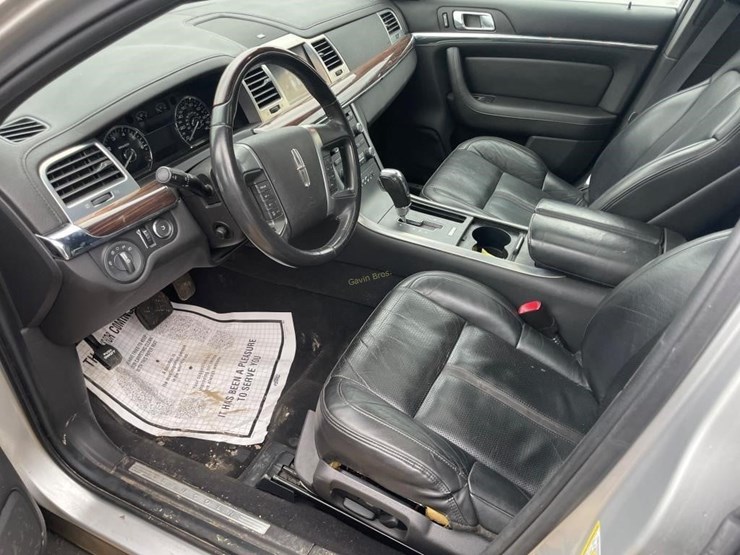 2009-lincoln-mks-car-image-11